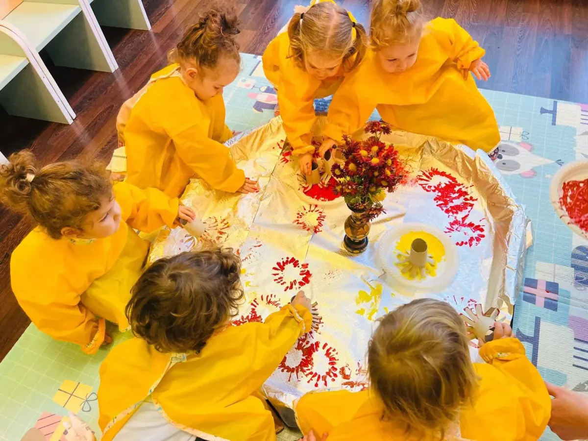 Grădinița RayKids Craiova — sala de clasă colorată
